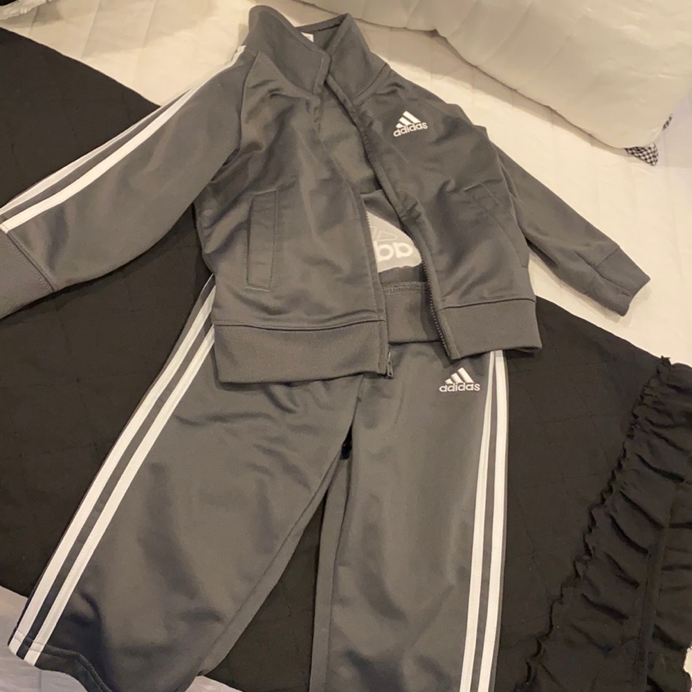 Adidas jogging outfit (Boy) 18 months